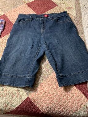 Westport size 16w Denim clam digger length shorts